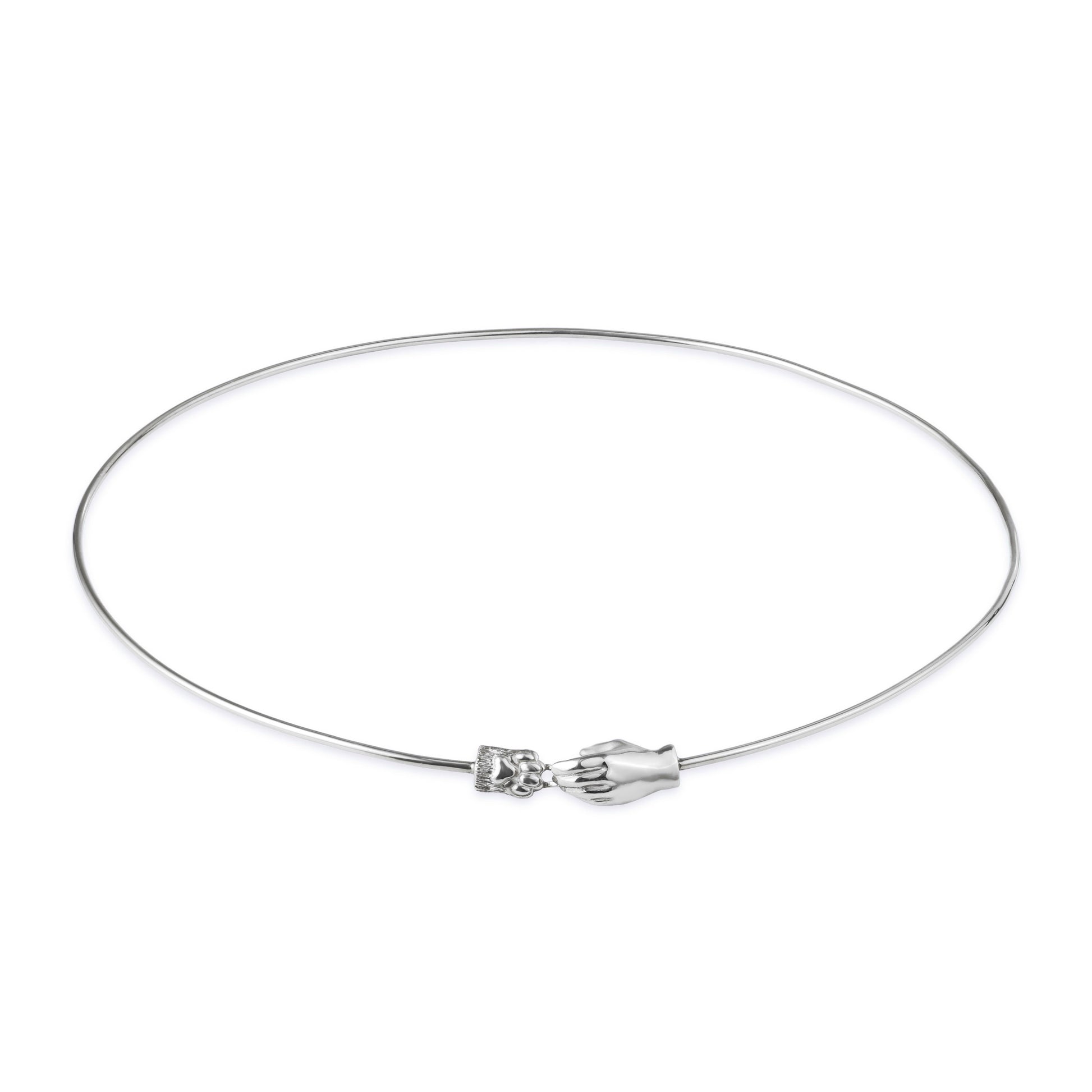 Предметне фото дизайнерського срібного чокера Лапка та ручка в родієвому покритті на білому тлі  від ювелірного бренду Лучі LUCHI