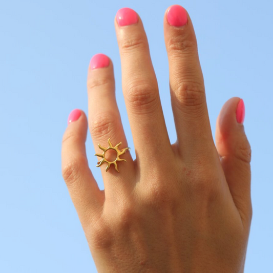 Дизайнерська каблучка Сонце на руці – LUCHI Лучі