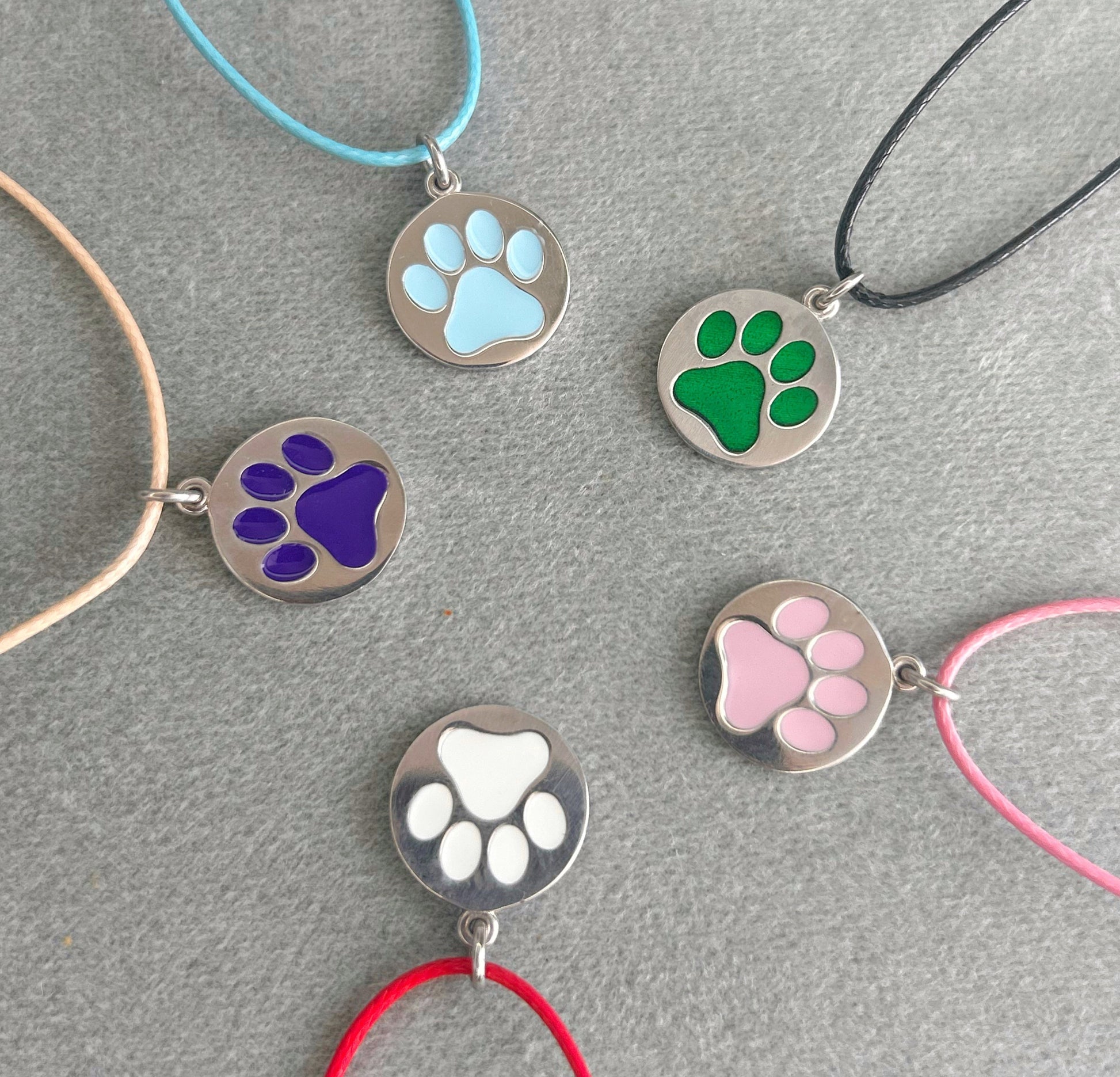 Сет срібних підвісок з емаллю з лапкою