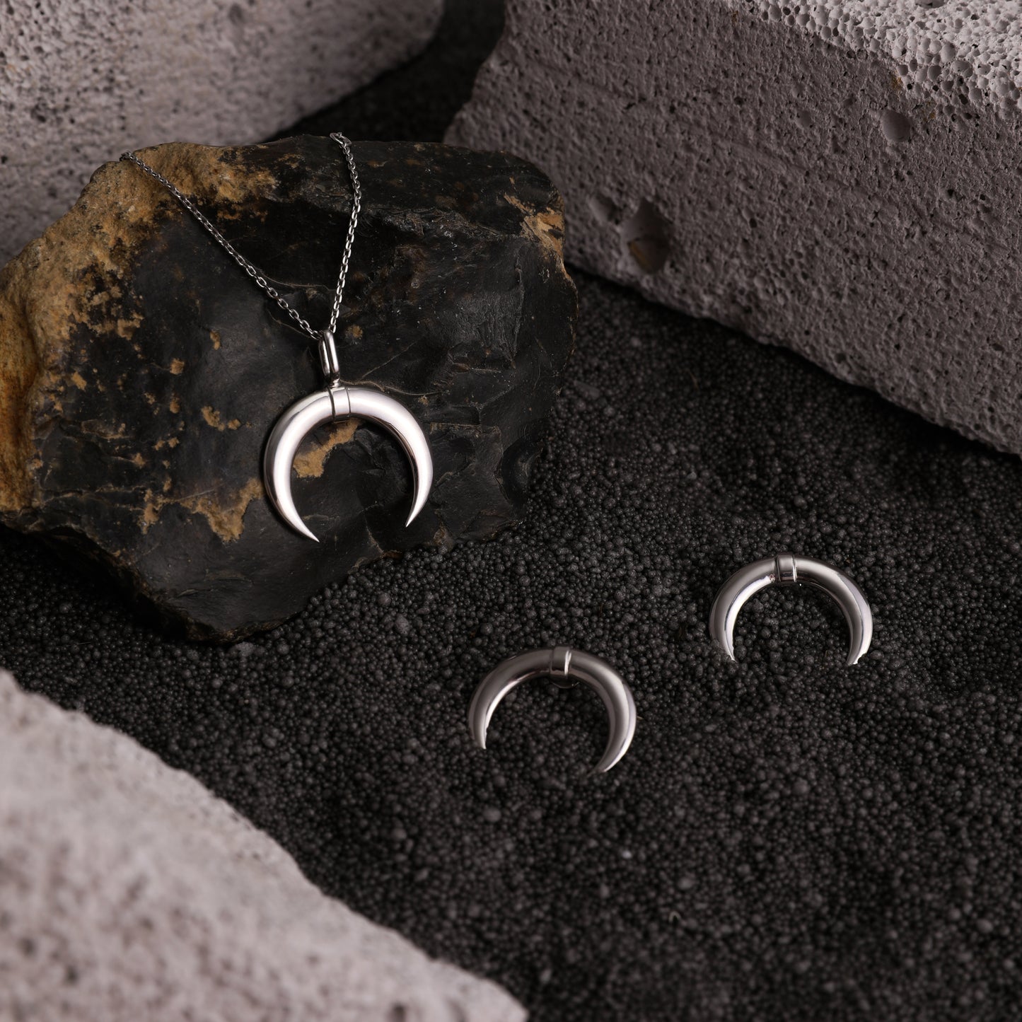 Сережки лунниця